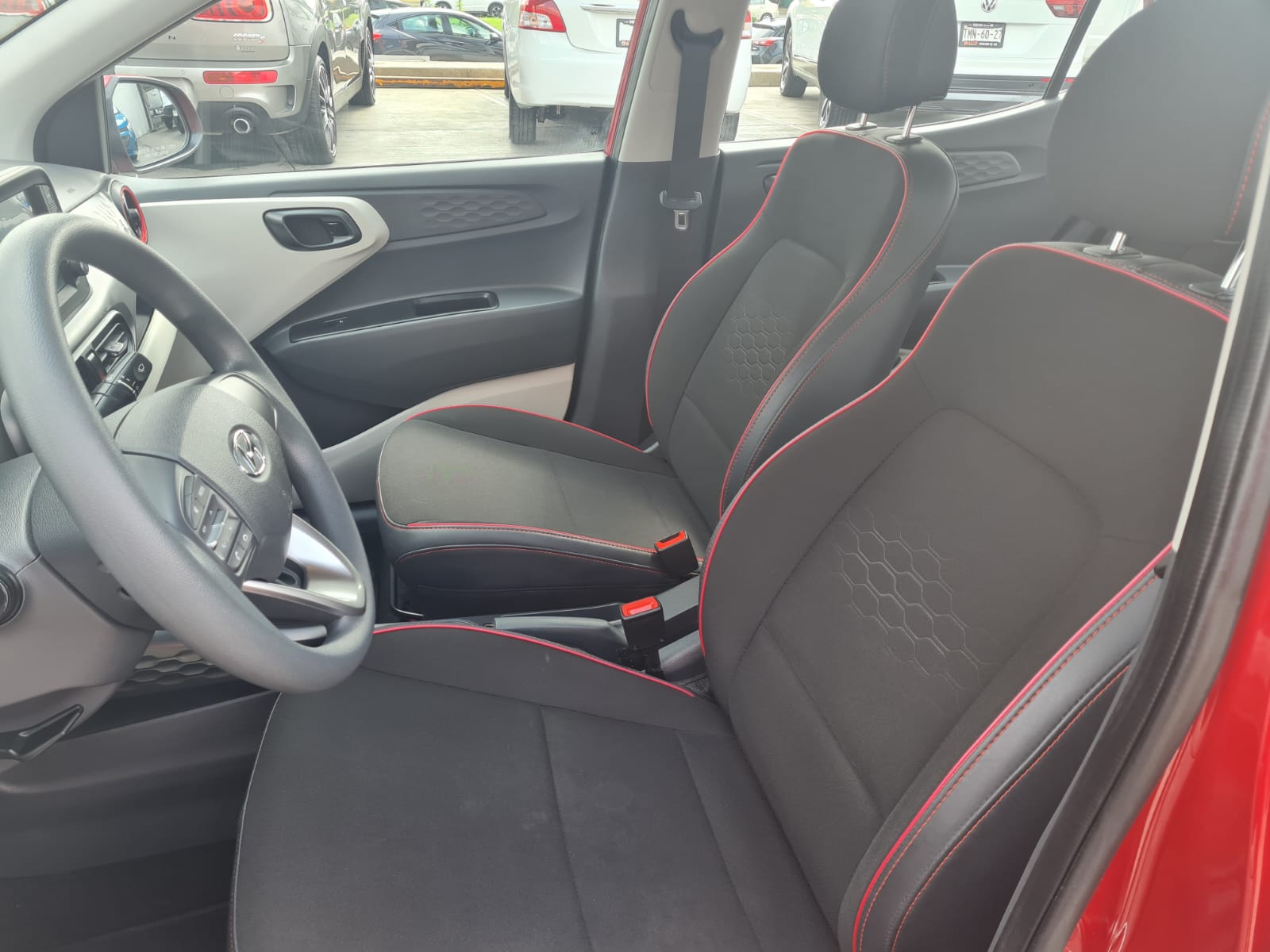 Hyundai Grand i10 2023 GLS Automático Rojo
