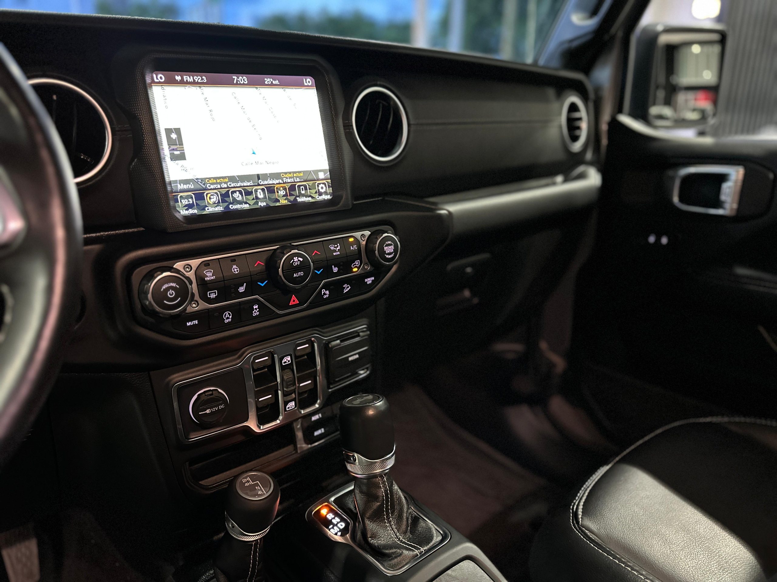 Jeep Wrangler 2021 SAHARA 4x4 Automático Gris
