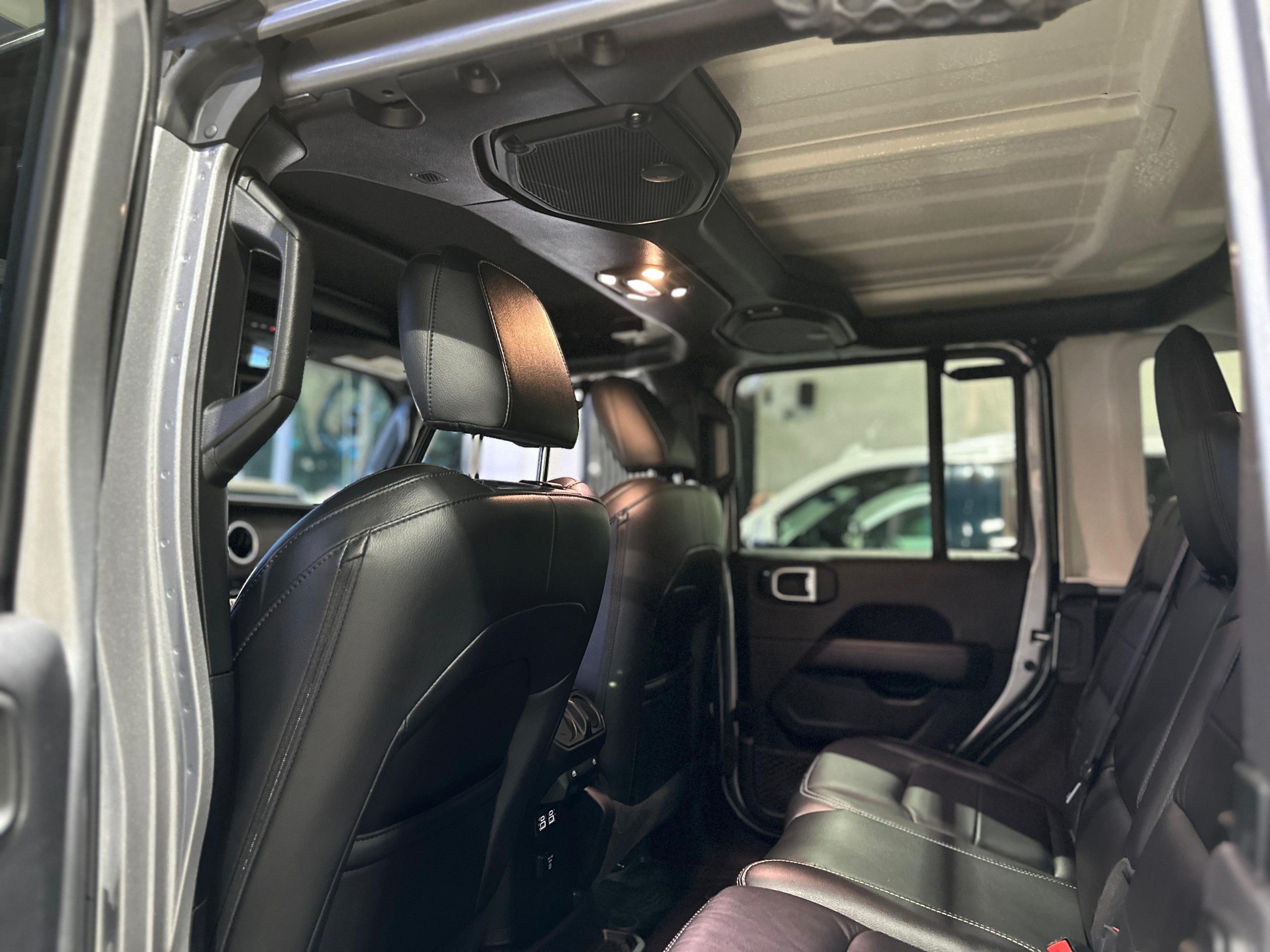 Jeep Wrangler 2021 SAHARA 4x4 Automático Gris