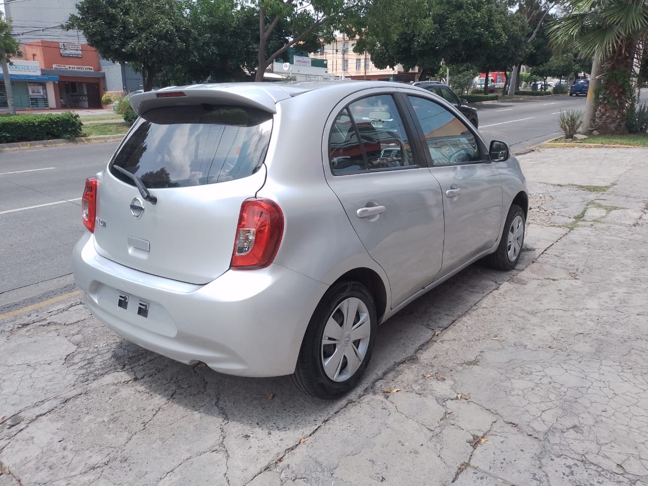 Nissan March 2018 SENCE Automático Plata