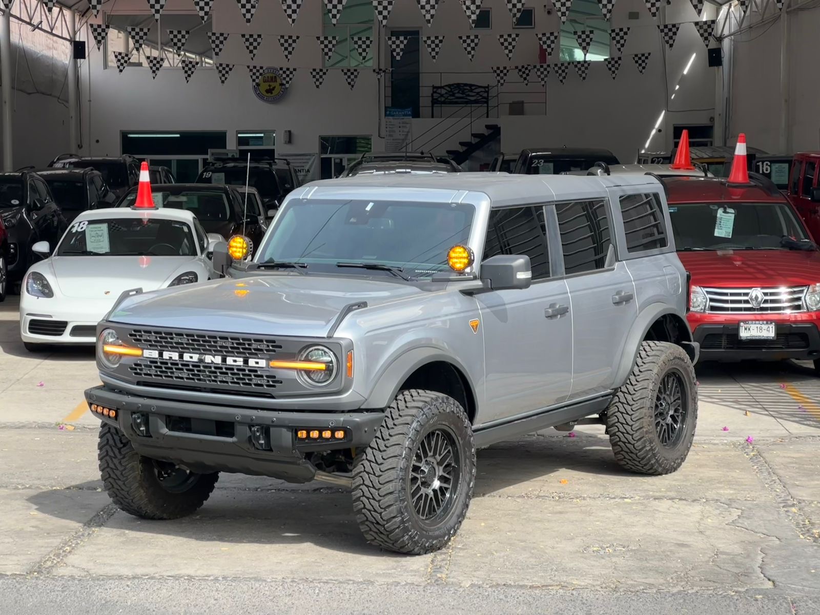 Ford Bronco 2023 Badlands 2.7L Automático Plata