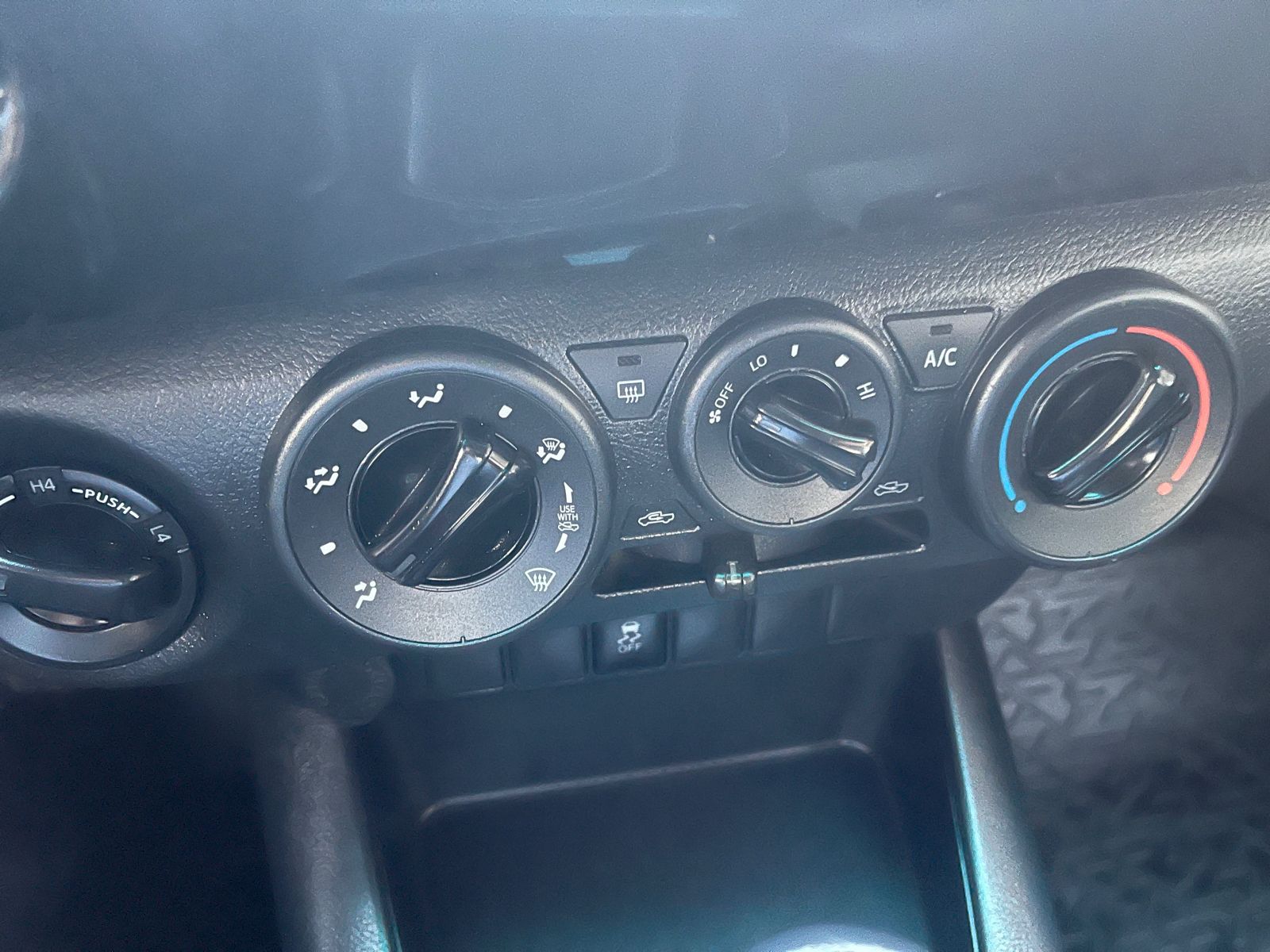 Toyota Hilux 2020 Doble Cabina Manual Plata