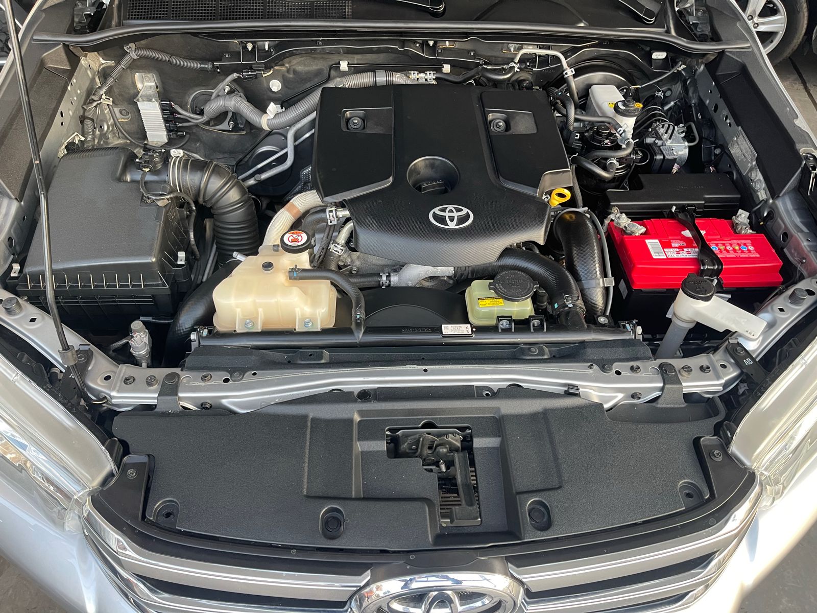 Toyota Hilux 2020 Doble Cabina Manual Plata