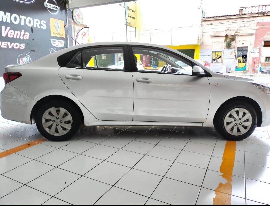 Kia Rio 2020 L Automático Plata
