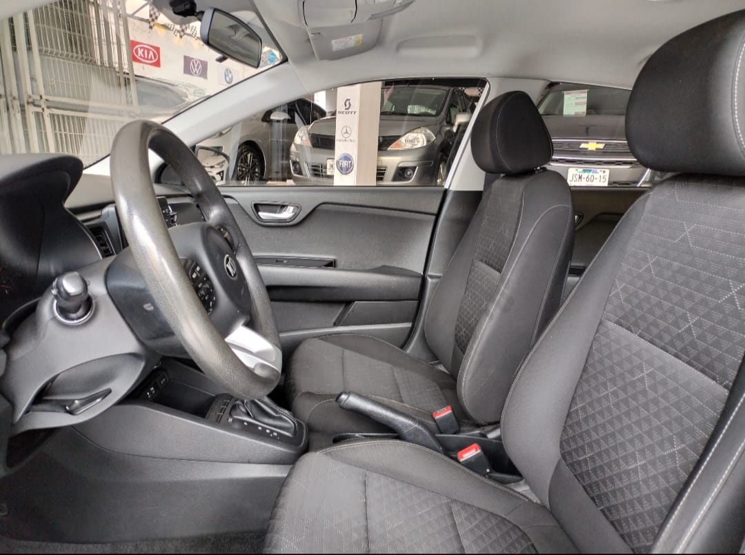 Kia Rio 2020 L Automático Plata