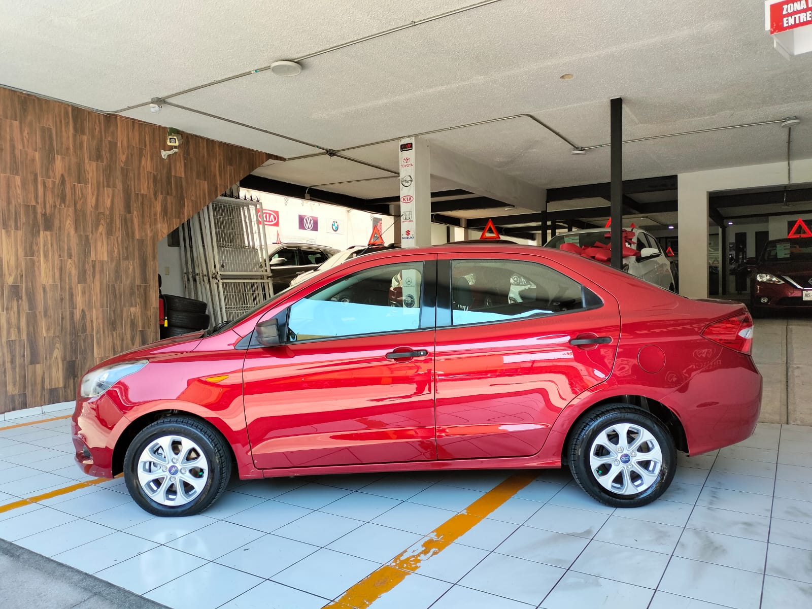 Ford Figo 2017 ENERGY Automático Rojo