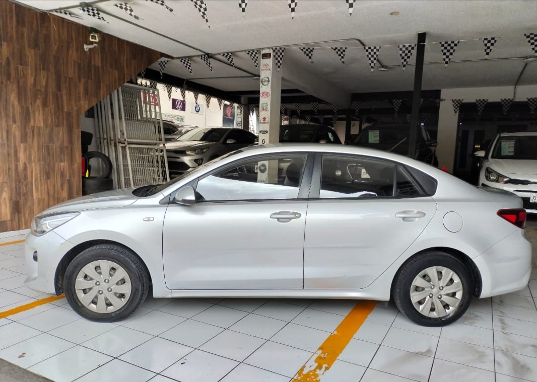 Kia Rio 2020 L Automático Plata