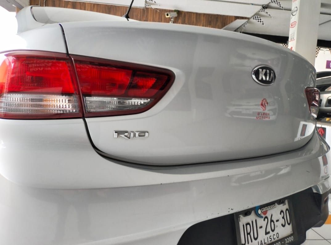 Kia Rio 2020 L Automático Plata