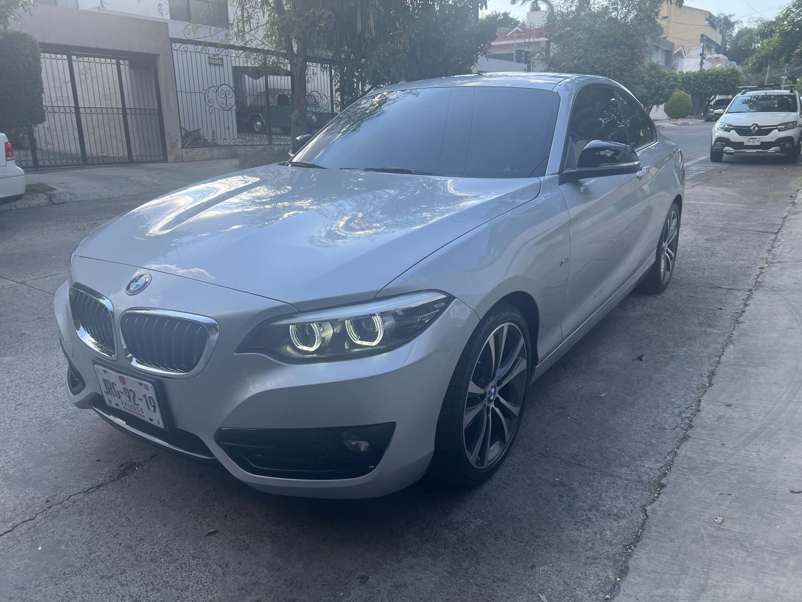 BMW Serie 2 2019 220 SportLine Automático Plata
