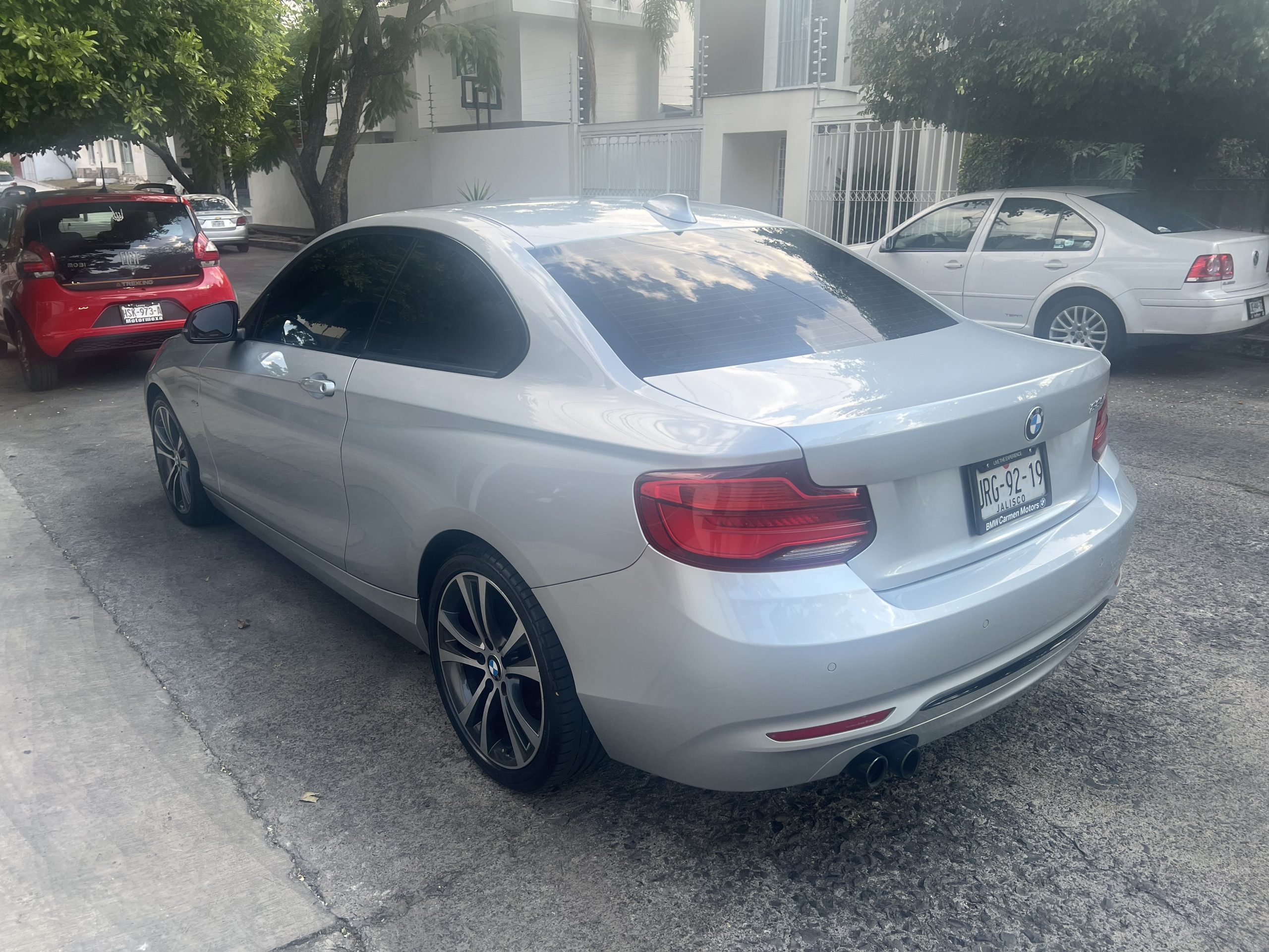 BMW Serie 2 2019 220 SportLine Automático Plata