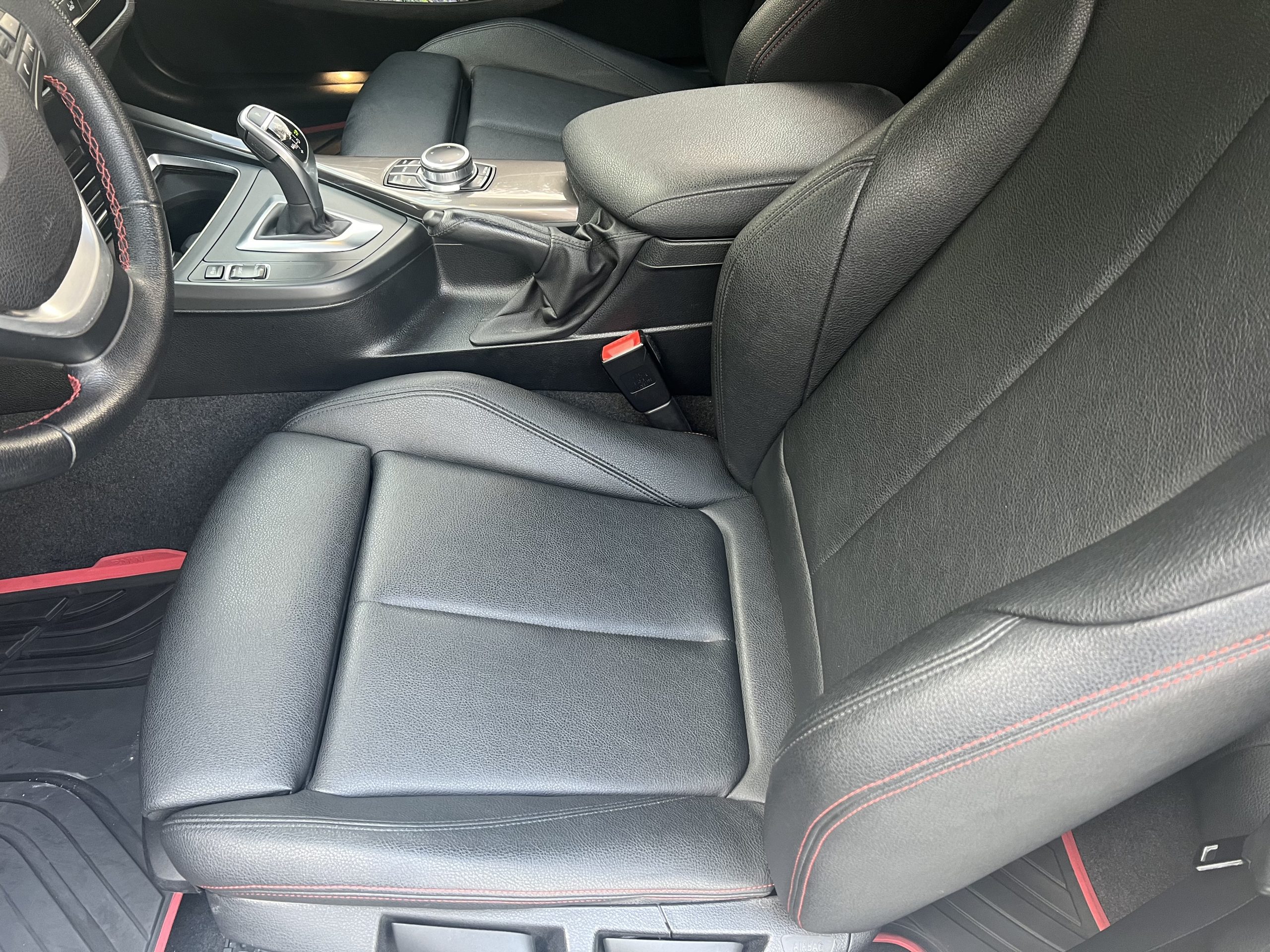 BMW Serie 2 2019 220 SportLine Automático Plata
