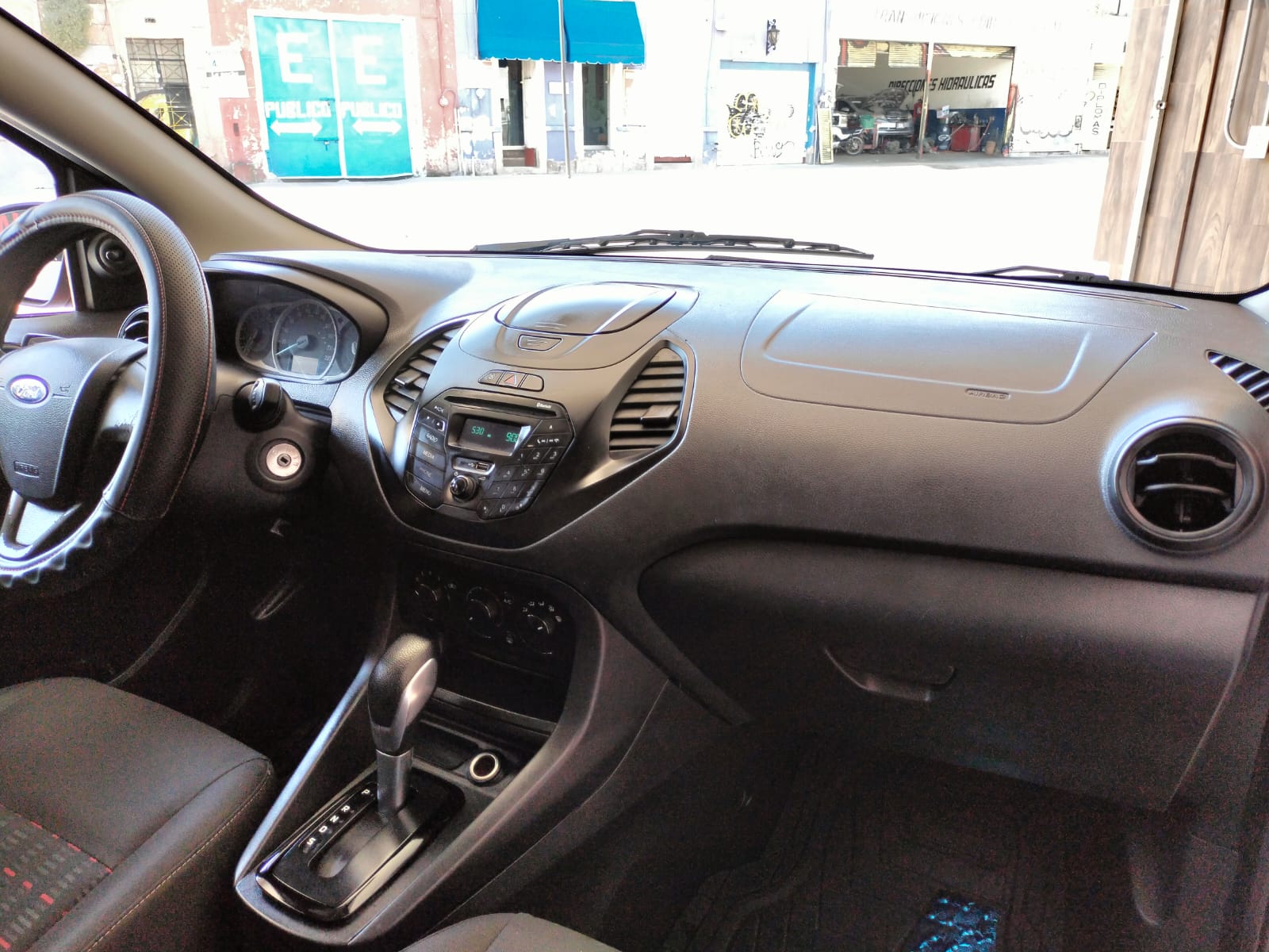 Ford Figo 2017 ENERGY Automático Rojo