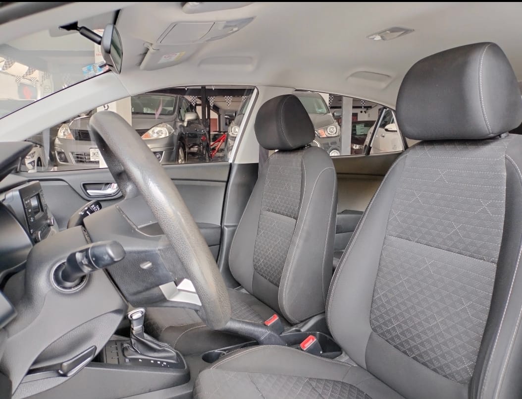 Kia Rio 2020 L Automático Plata