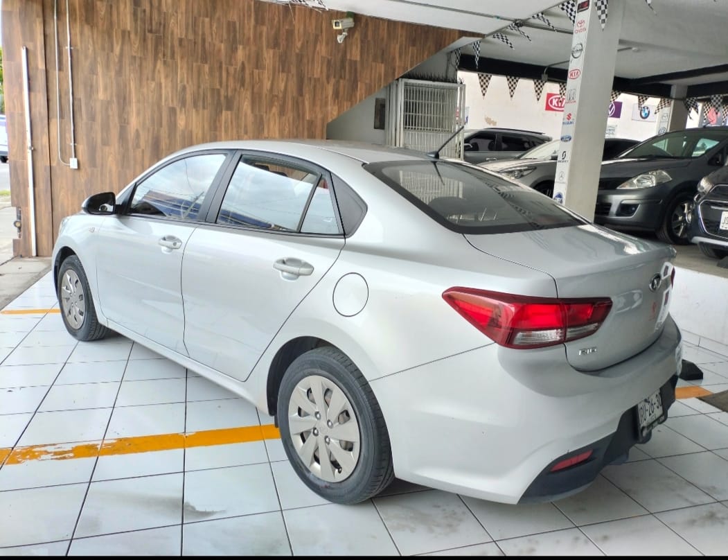 Kia Rio 2020 L Automático Plata