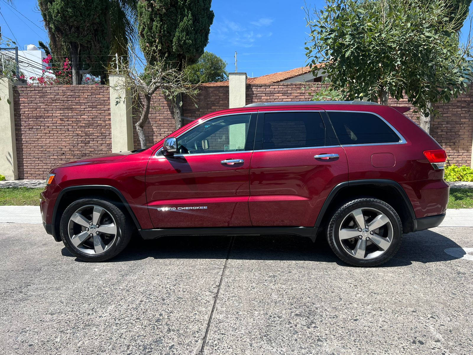 Jeep Grand Cherokee 2016 LIMITED LUJO V6 AUT 4X2 Automático Rojo
