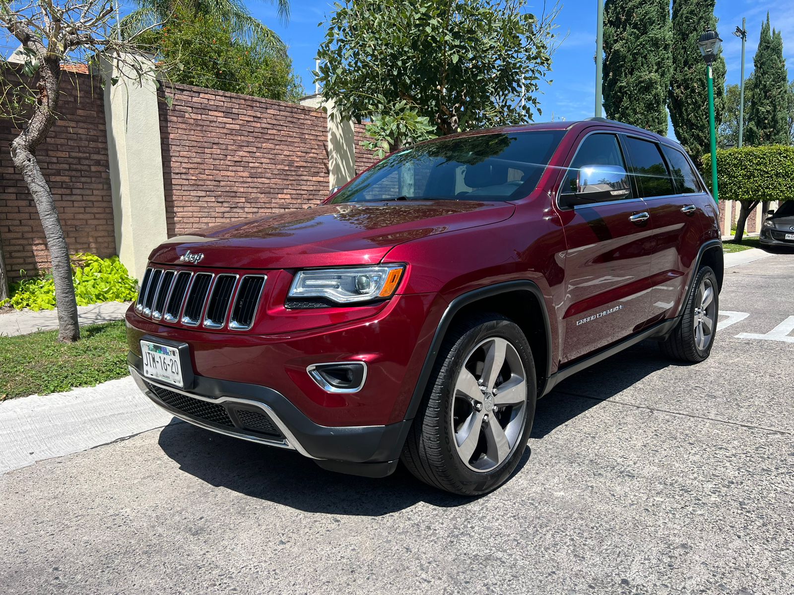 Jeep Grand Cherokee 2016 LIMITED LUJO V6 AUT 4X2 Automático Rojo