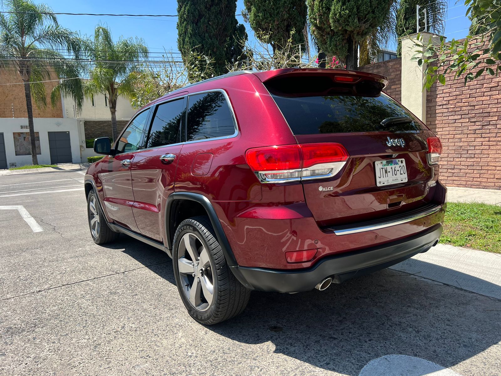Jeep Grand Cherokee 2016 LIMITED LUJO V6 AUT 4X2 Automático Rojo