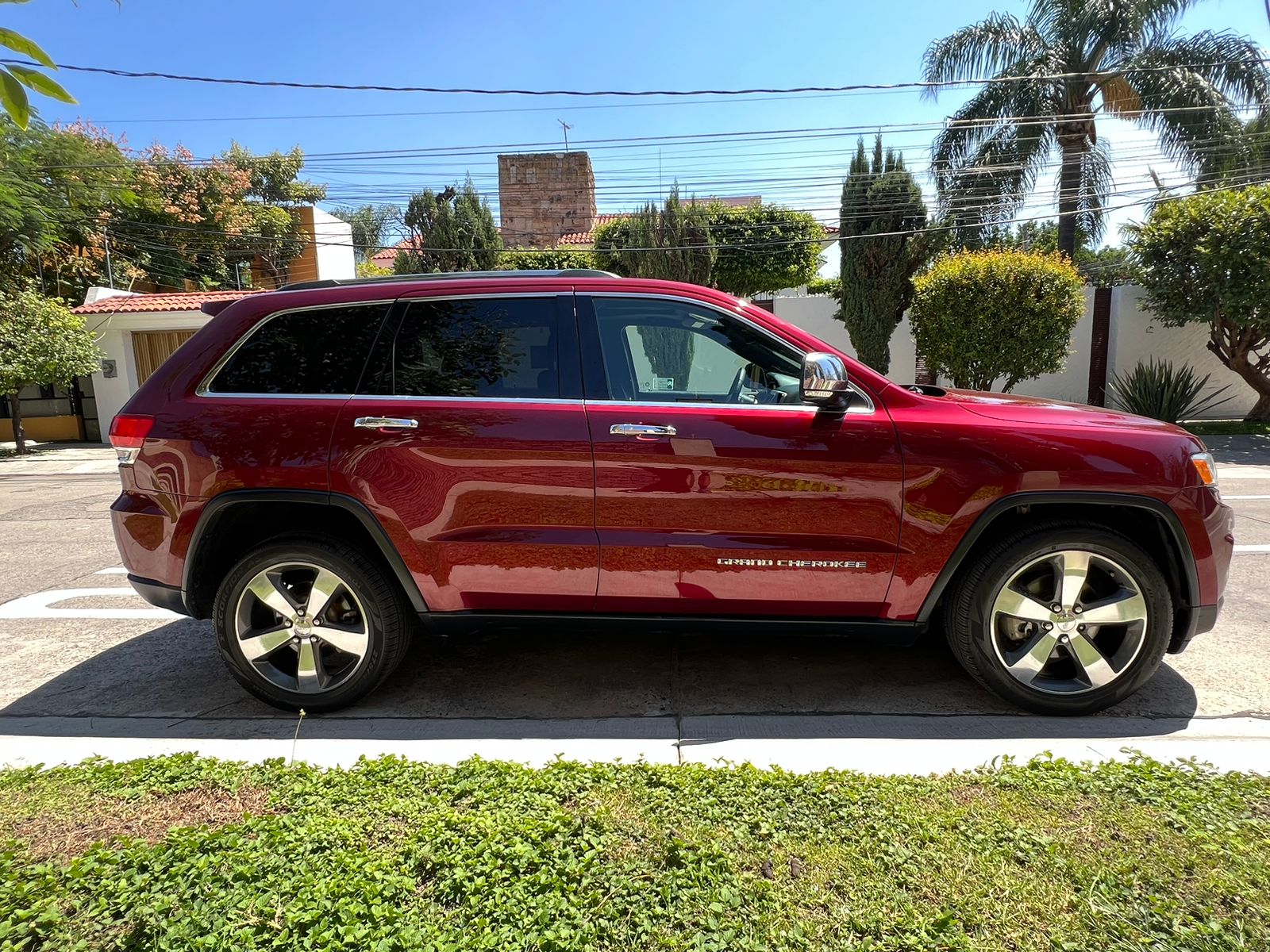 Jeep Grand Cherokee 2016 LIMITED LUJO V6 AUT 4X2 Automático Rojo