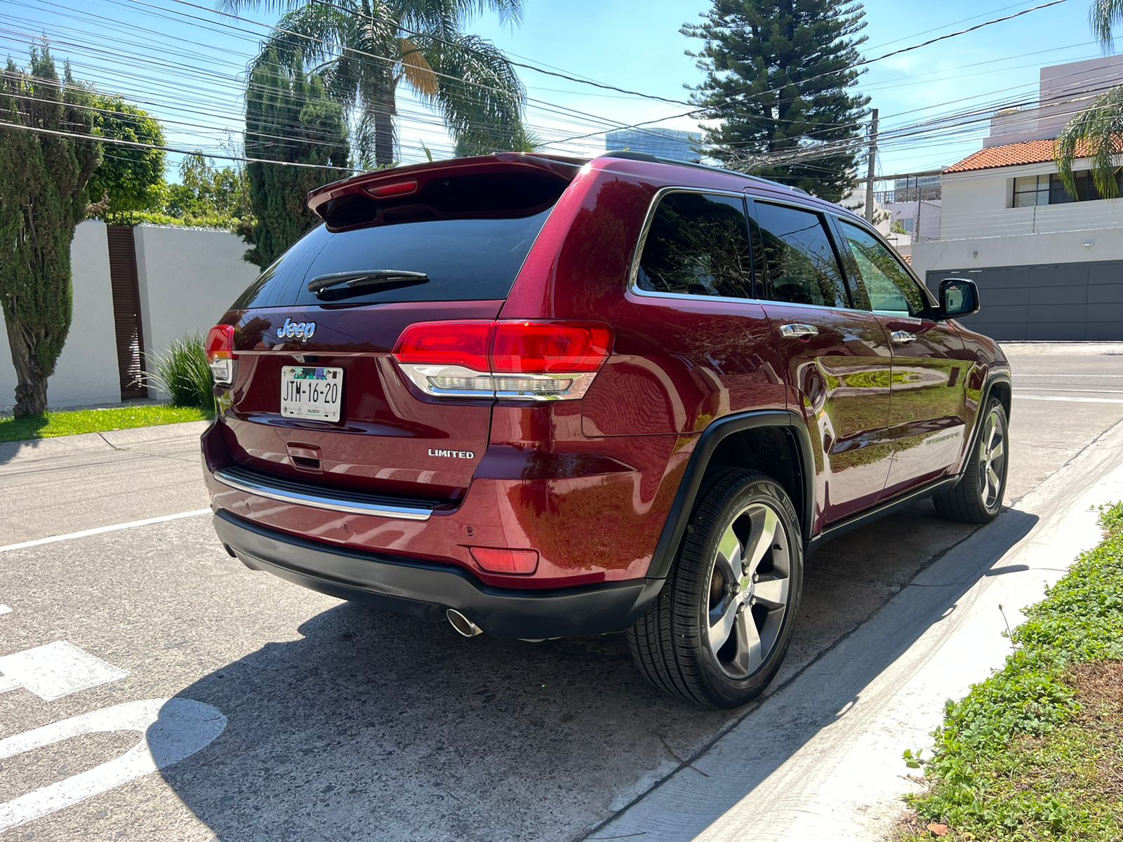 Jeep Grand Cherokee 2016 LIMITED LUJO V6 AUT 4X2 Automático Rojo