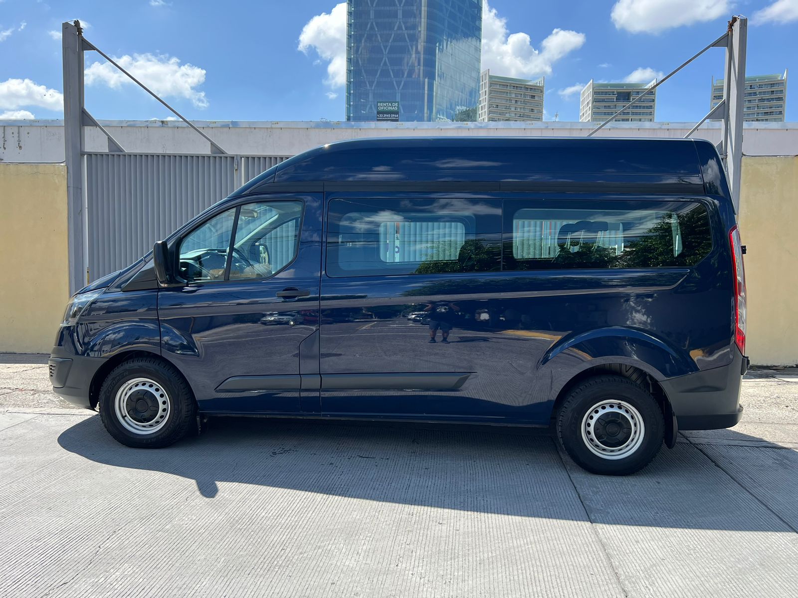Ford Transit 2017 CUSTOM 9 PAS LARGA DIESEL TM Manual Azul