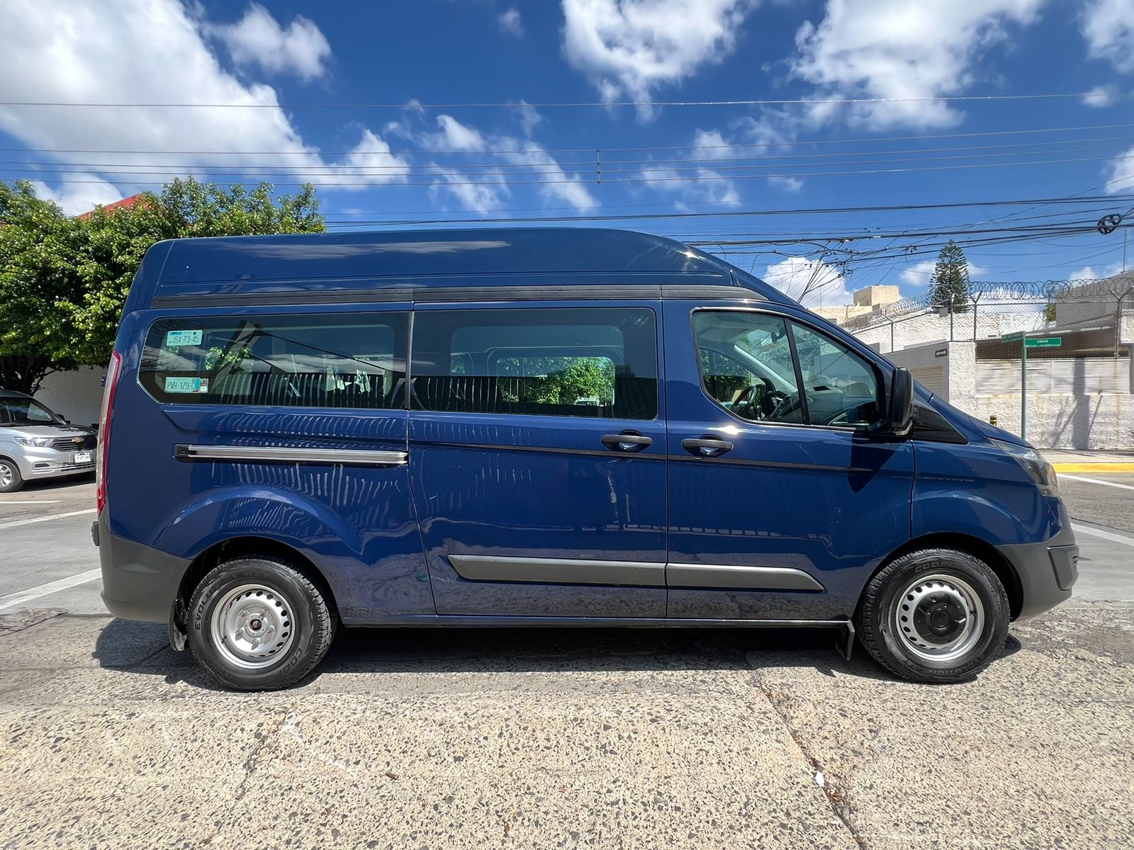 Ford Transit 2017 CUSTOM 9 PAS LARGA DIESEL TM Manual Azul