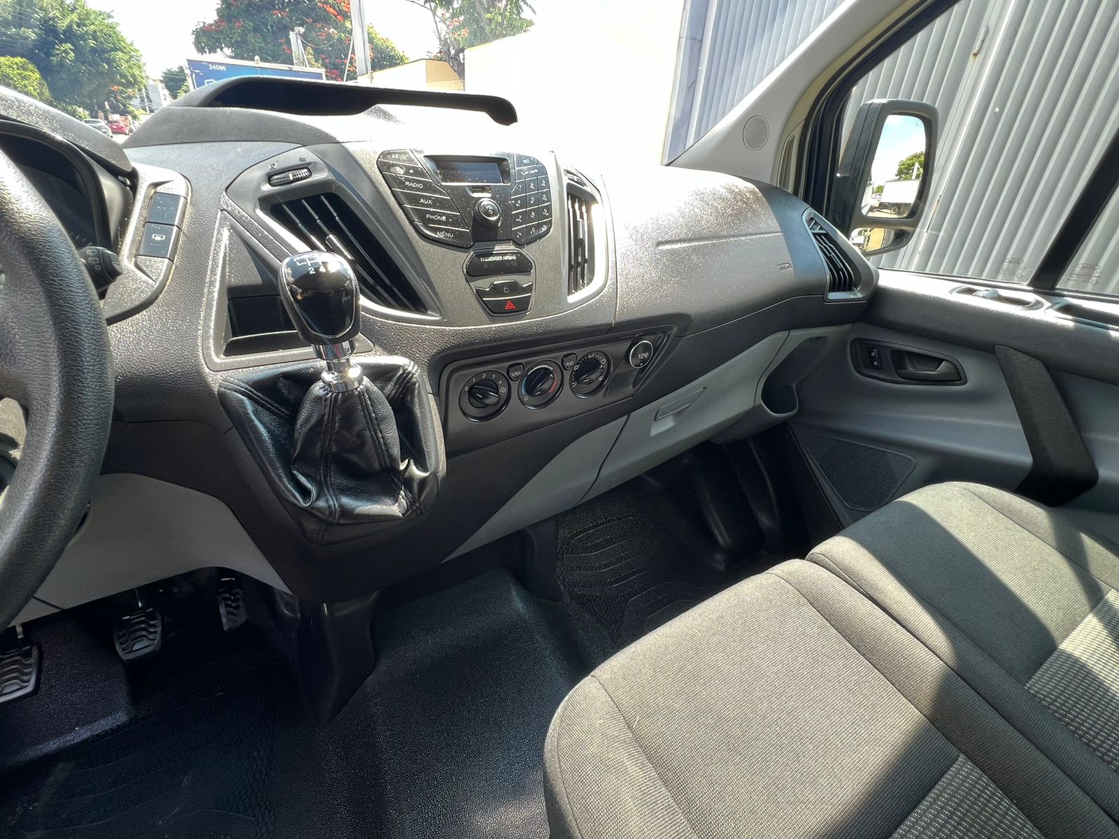 Ford Transit 2017 CUSTOM 9 PAS LARGA DIESEL TM Manual Azul