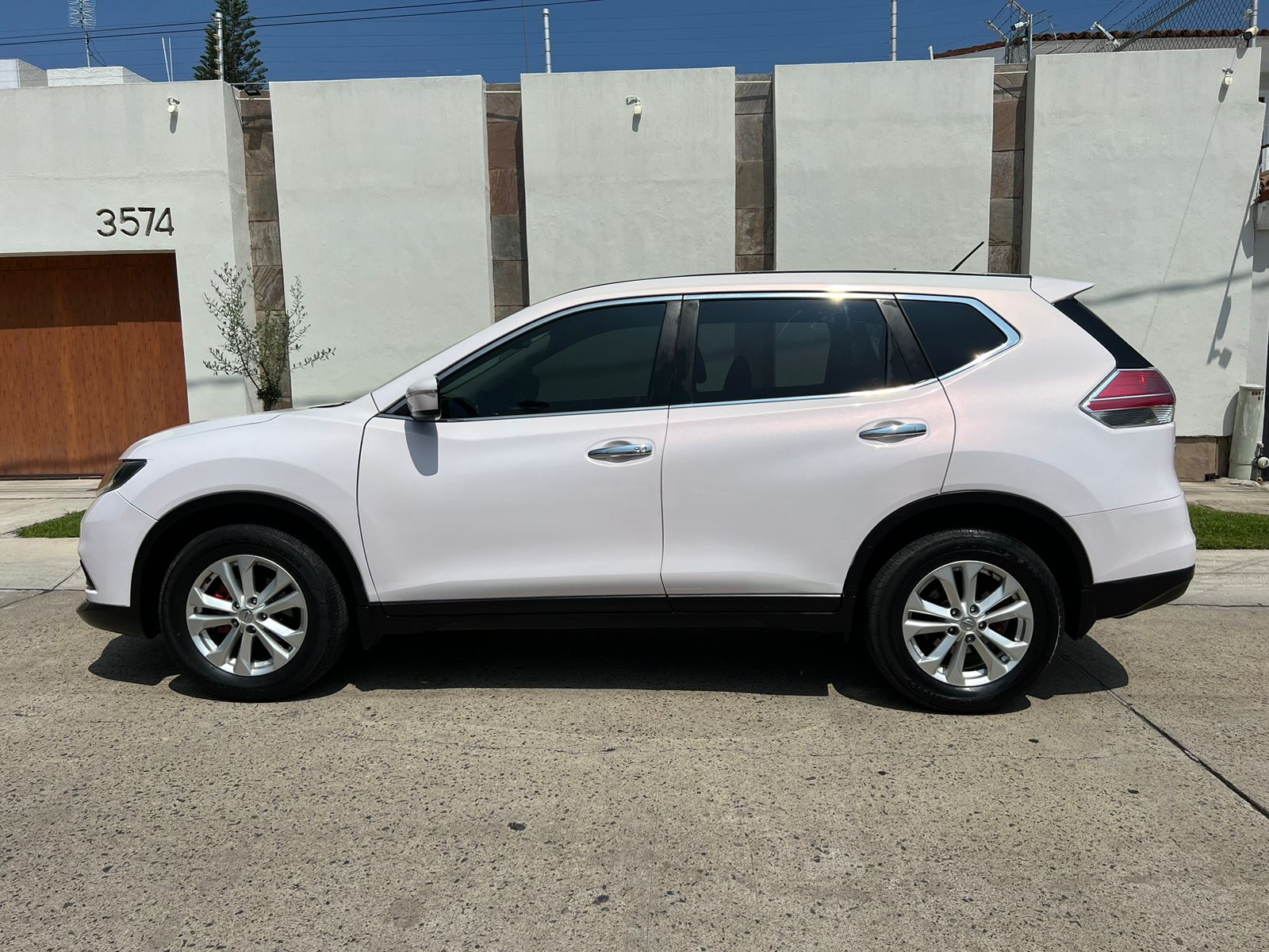 Nissan X-Trail 2017 SENSE AUT Automático Blanco
