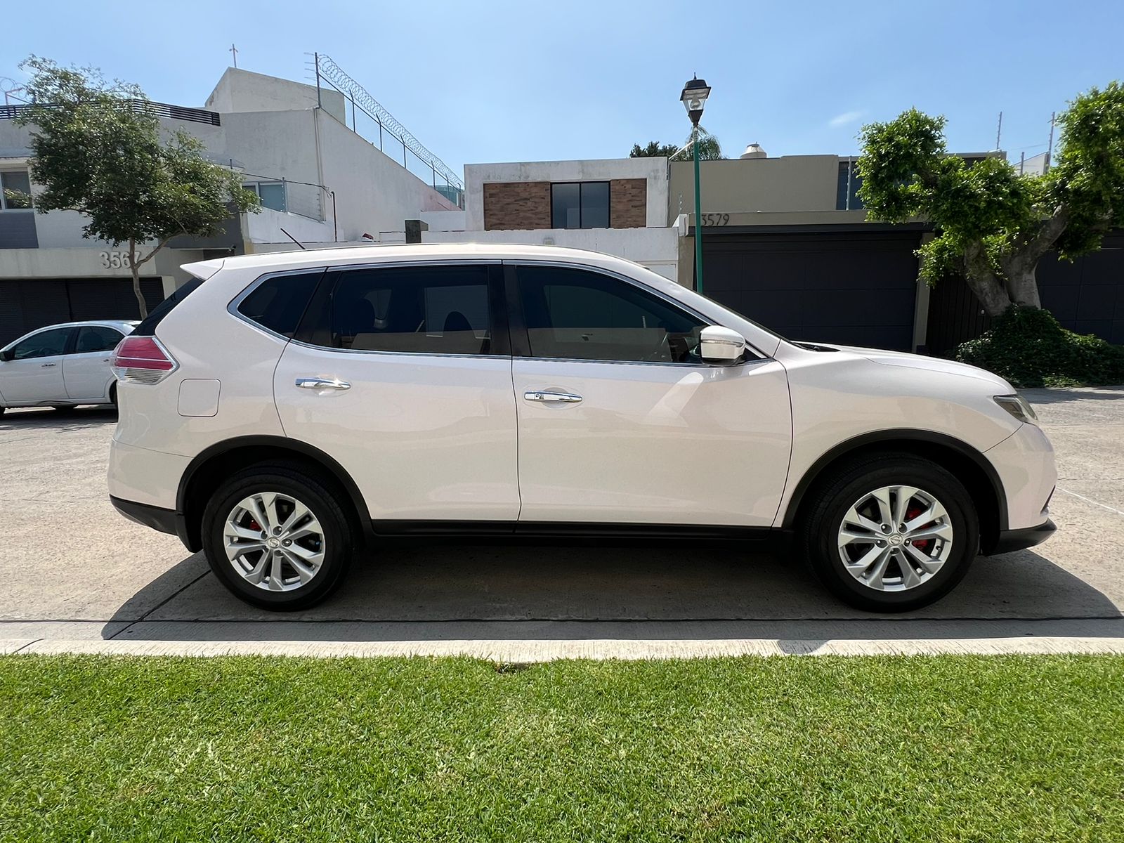 Nissan X-Trail 2017 SENSE AUT Automático Blanco