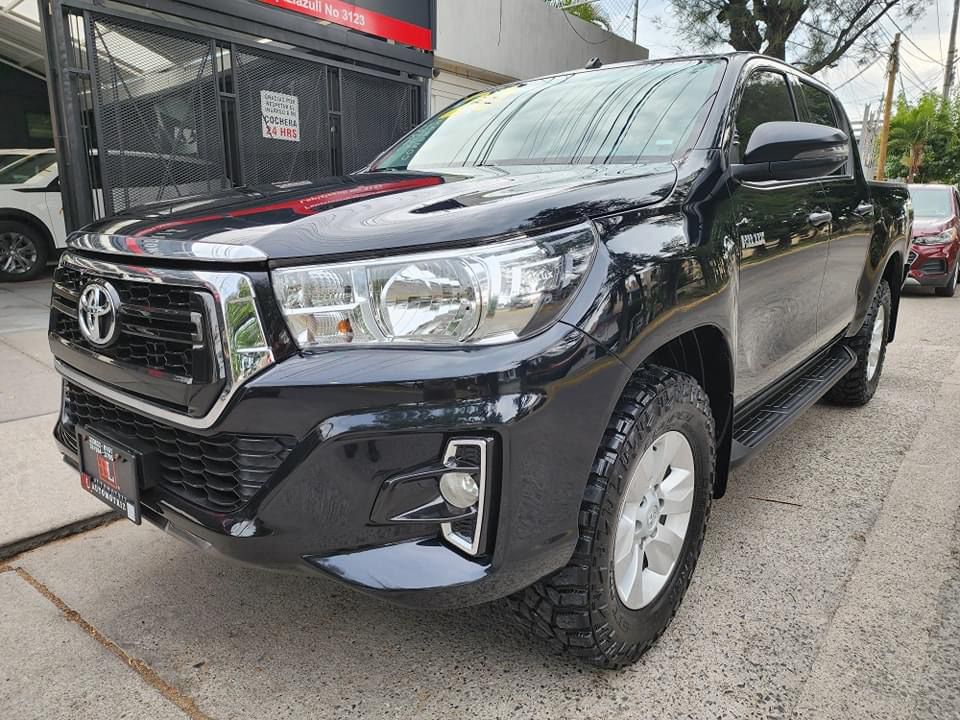 Toyota Hilux 2020 SR Manual Negro