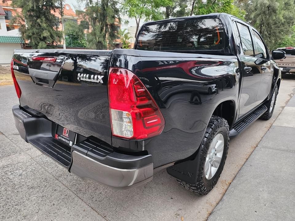 Toyota Hilux 2020 SR Manual Negro