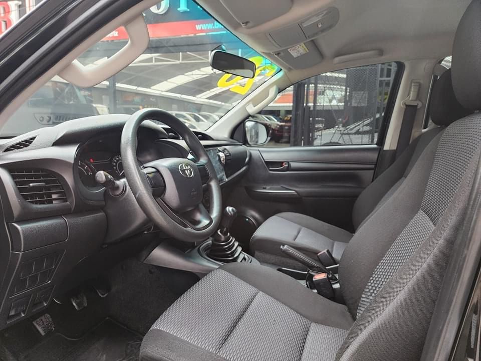 Toyota Hilux 2020 SR Manual Negro