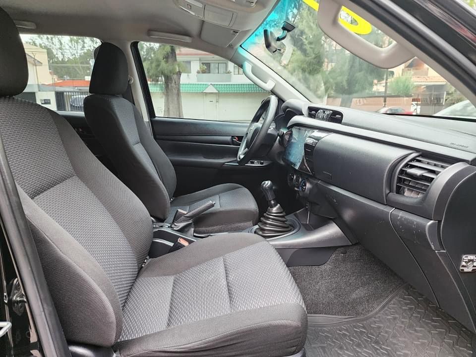 Toyota Hilux 2020 SR Manual Negro