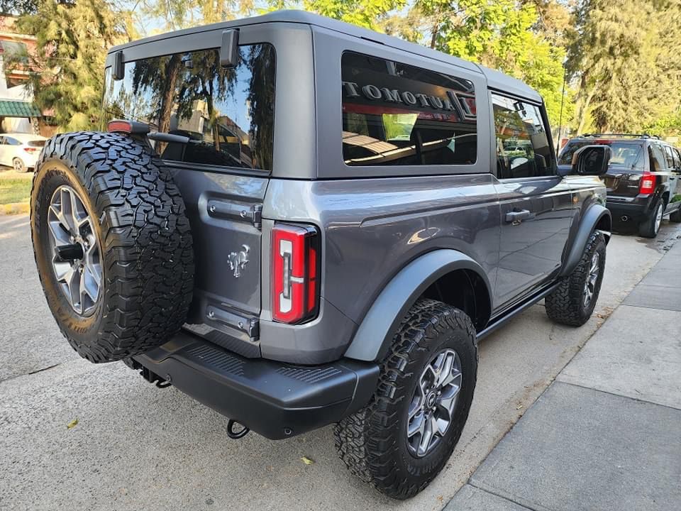 Ford Bronco 2023 Badlands V6 Automático Gris