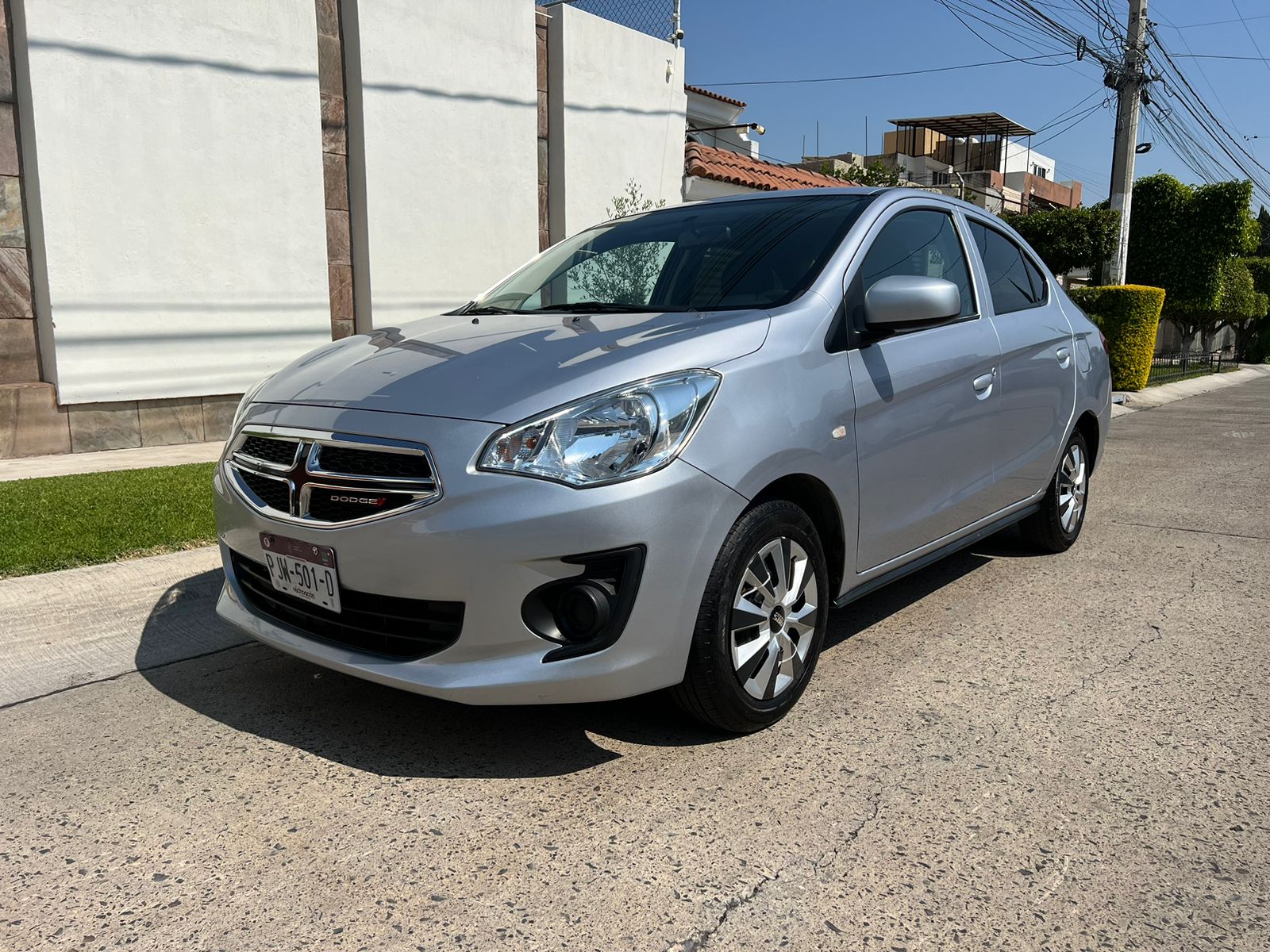 Dodge Attitude 2023 SE TM Manual Plata