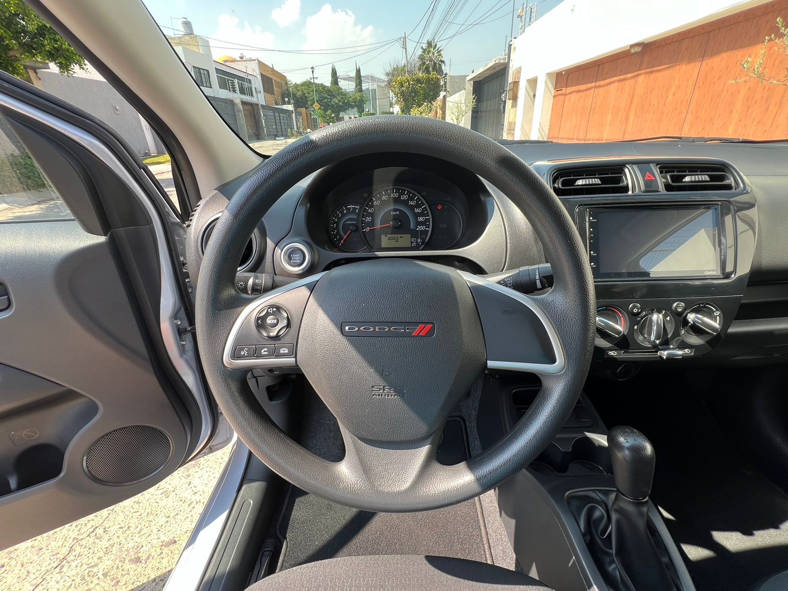 Dodge Attitude 2023 SE TM Manual Plata