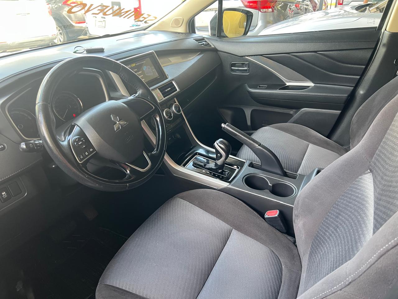 Mitsubishi XPander 2022 EXPANDER CROSS 3ER FILA Automático Blanc