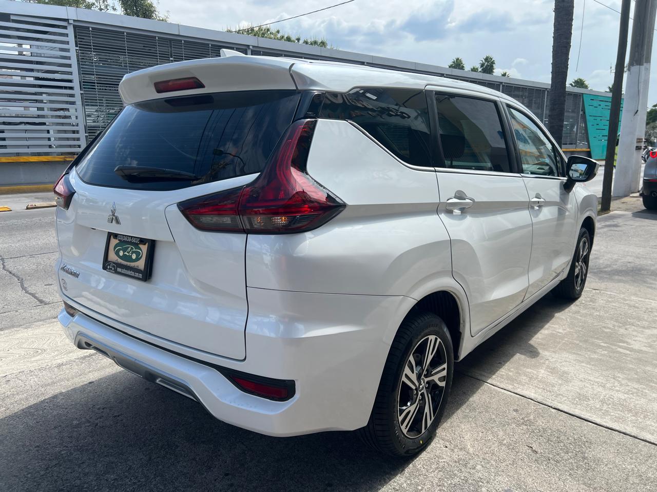 Mitsubishi XPander 2022 EXPANDER CROSS 3ER FILA Automático Blanc