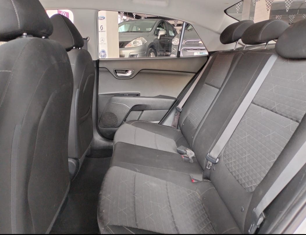 Kia Rio 2020 L Automático Plata