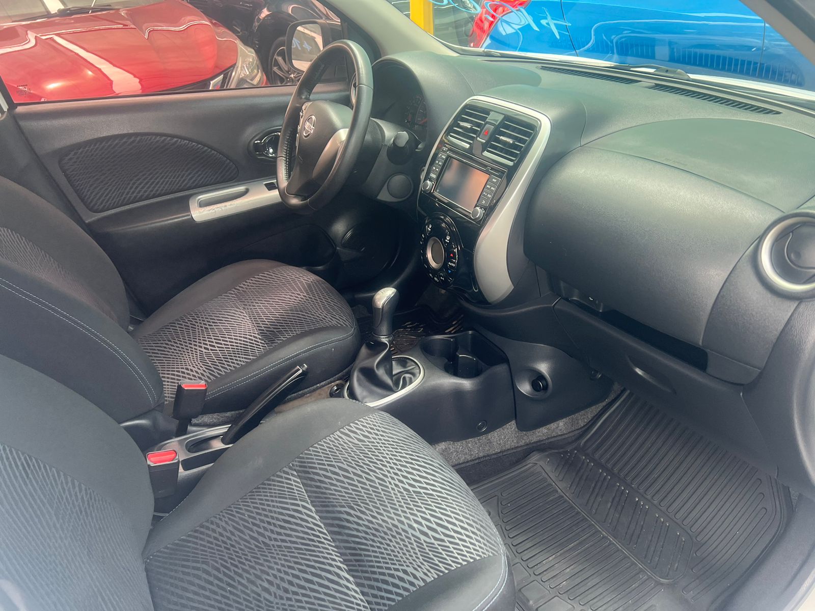 Nissan March 2018 SR Manual Blanco