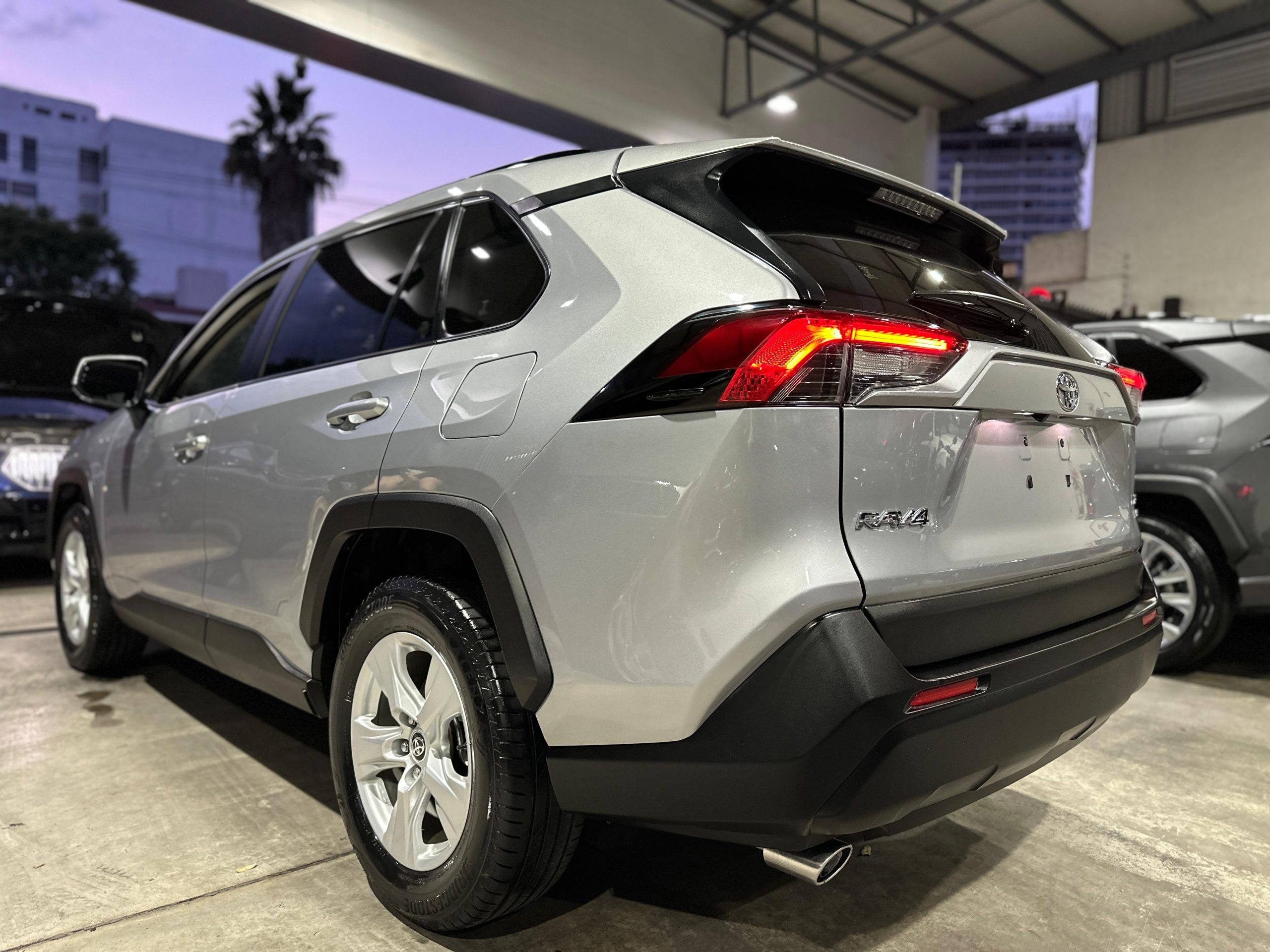 Toyota Rav4 2020 XLE 4x4 Automático Plata