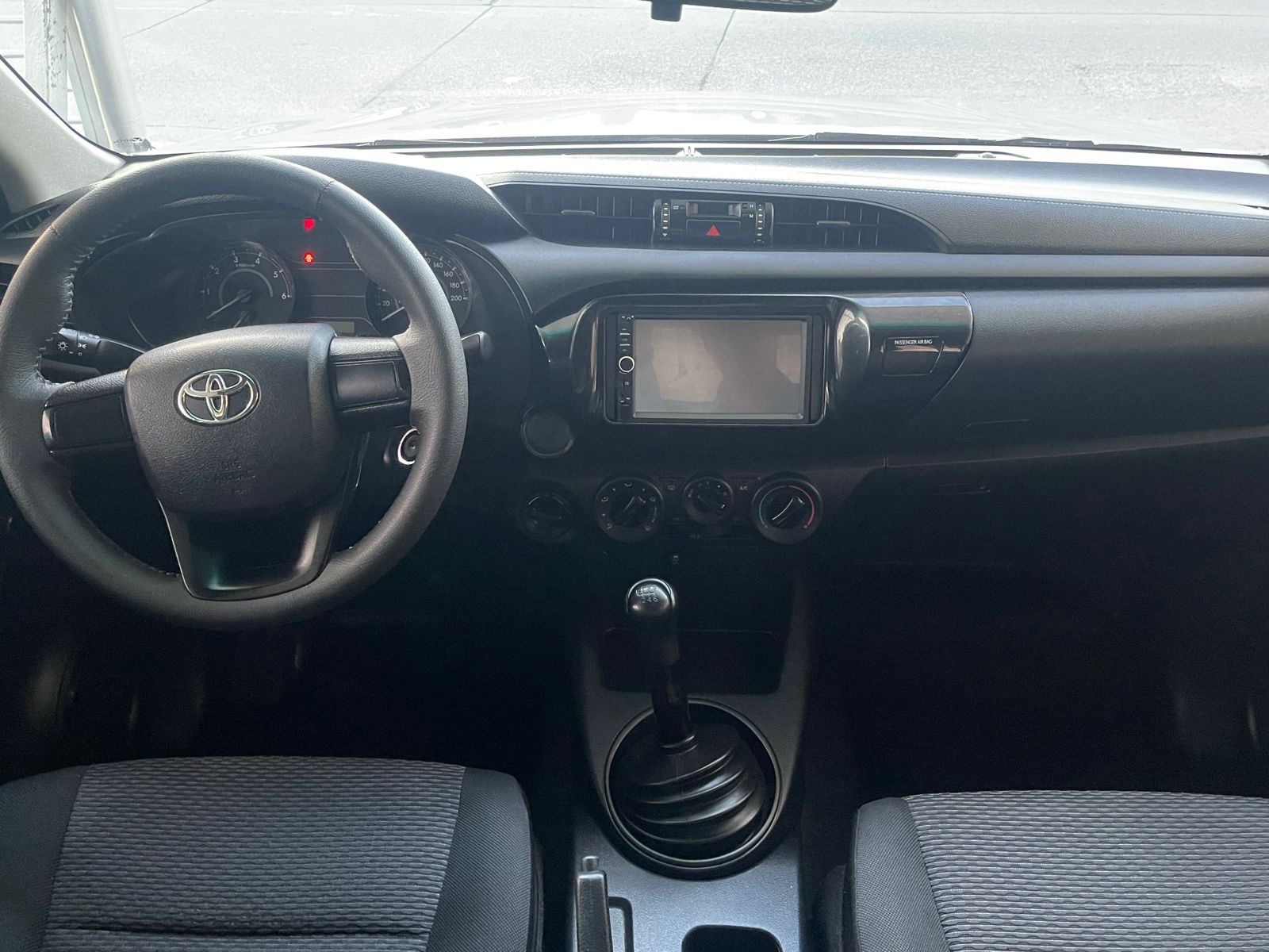 Toyota Hilux 2020 Doble Cabina Manual Plata