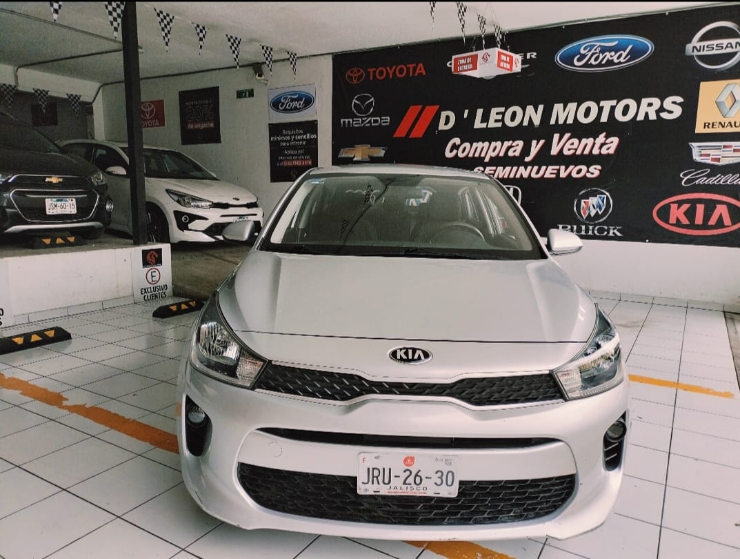 Kia Rio 2020 L Automático Plata