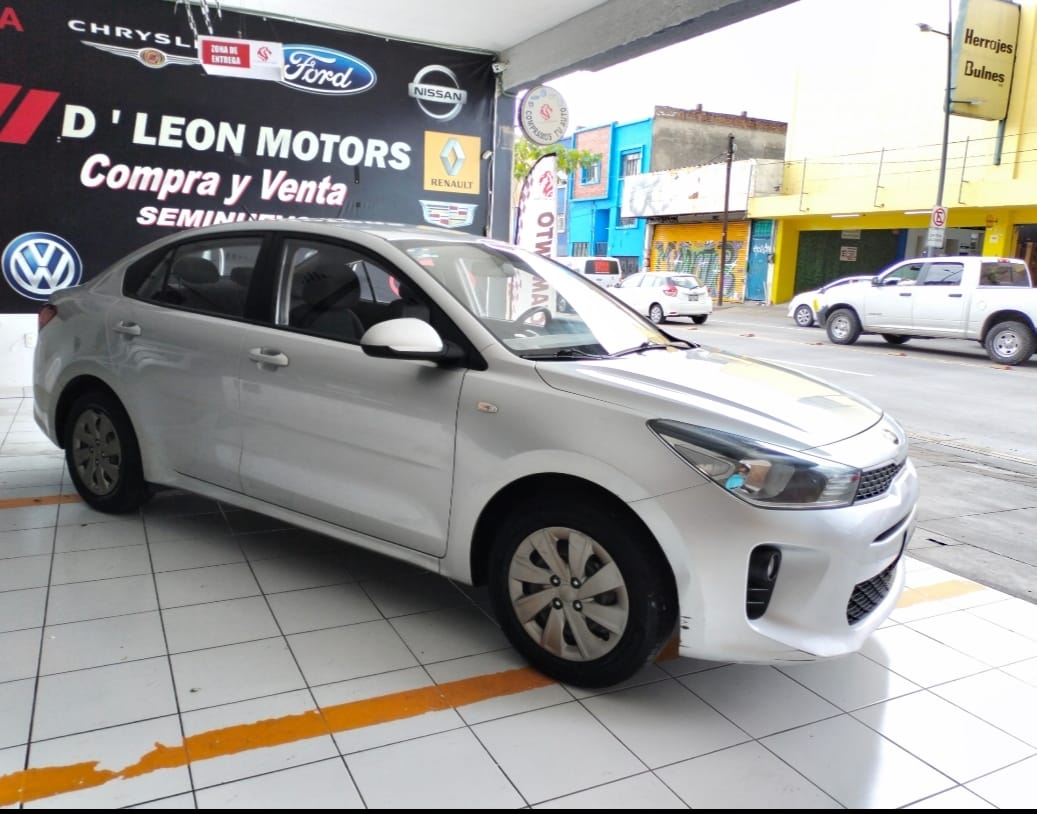 Kia Rio 2020 L Automático Plata