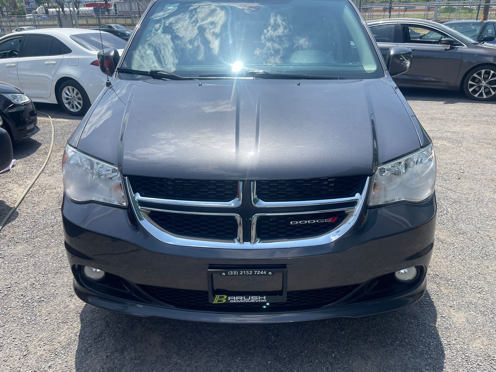 Dodge Grand Caravan 2018 SXT PLUS Automático Gris