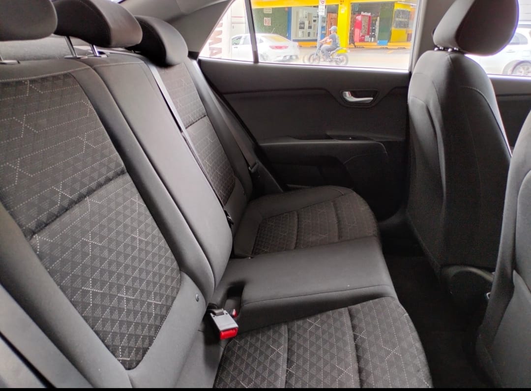 Kia Rio 2020 L Automático Plata