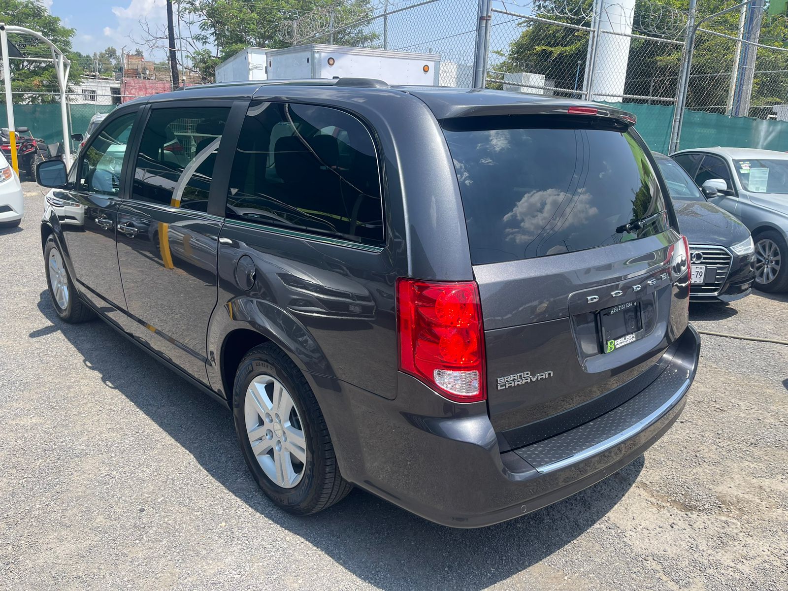 Dodge Grand Caravan 2018 SXT PLUS Automático Gris