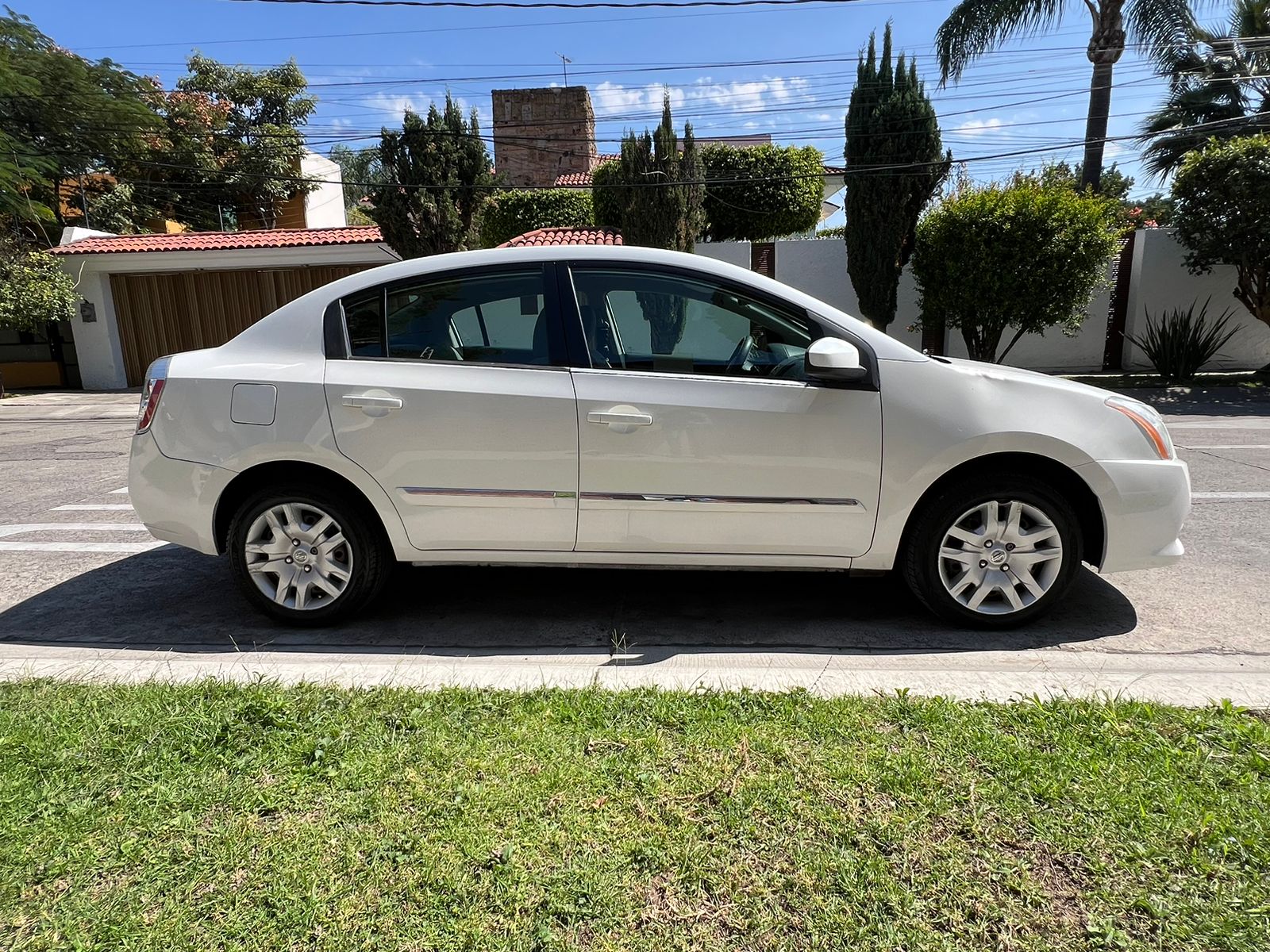Nissan Sentra 2012 CUSTOM CVT Automático Blanco