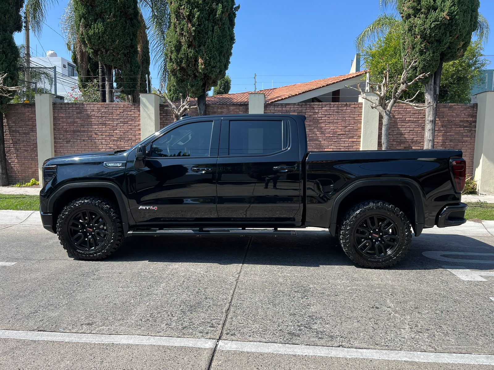 GMC Sierra 2023 AT4 Automático Negro