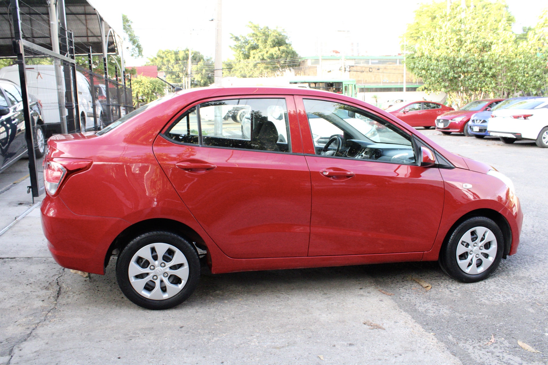 Hyundai Grand i10 2017 GL MID Automático Rojo