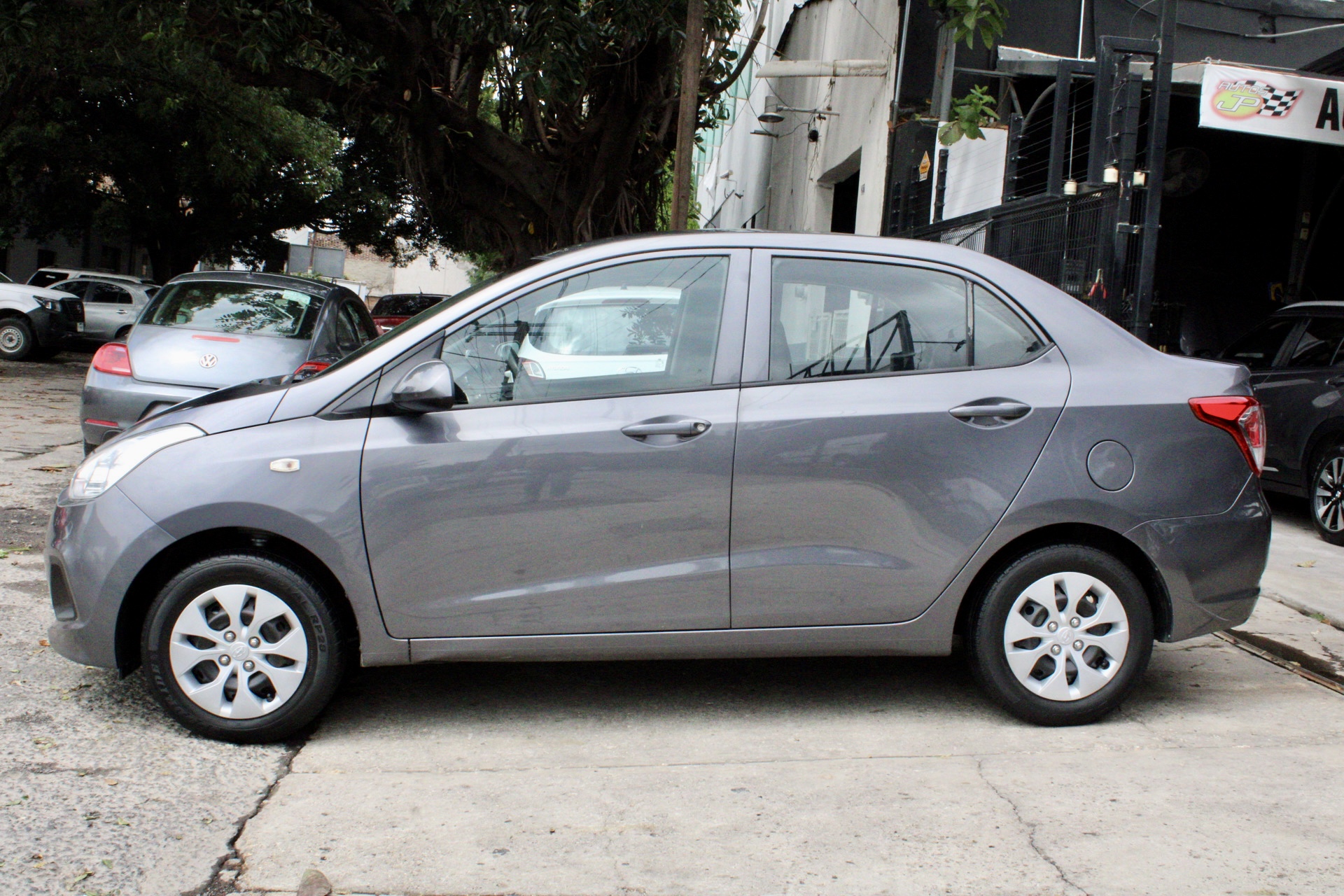 Hyundai Grand i10 2017 GL MID Manual Gris